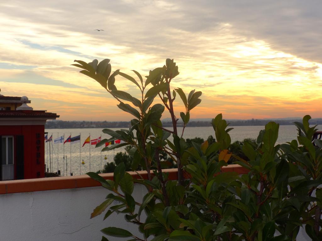 Doppelzimmer mit Seeblick und Terrasse