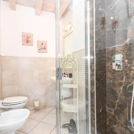 Le Reve - Lake View Rooms-3